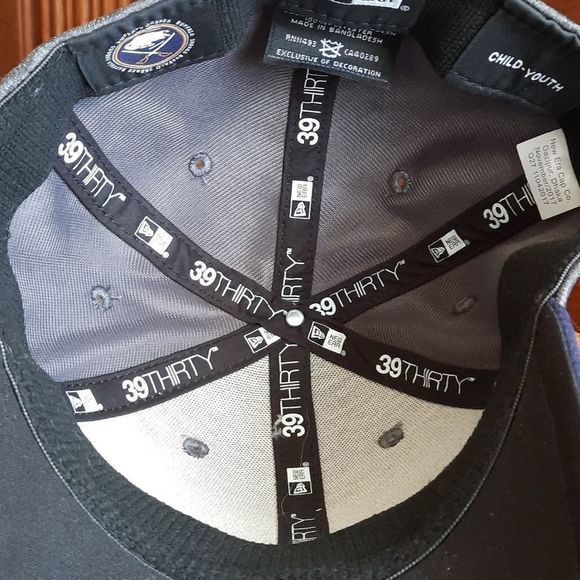 Like NEW- Buffalo Sabres‎ basebal hat, child/youth - Picture 10 of 11